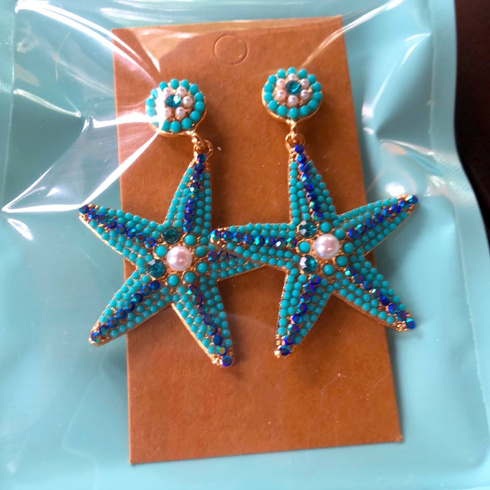 Adorable starfish earrings